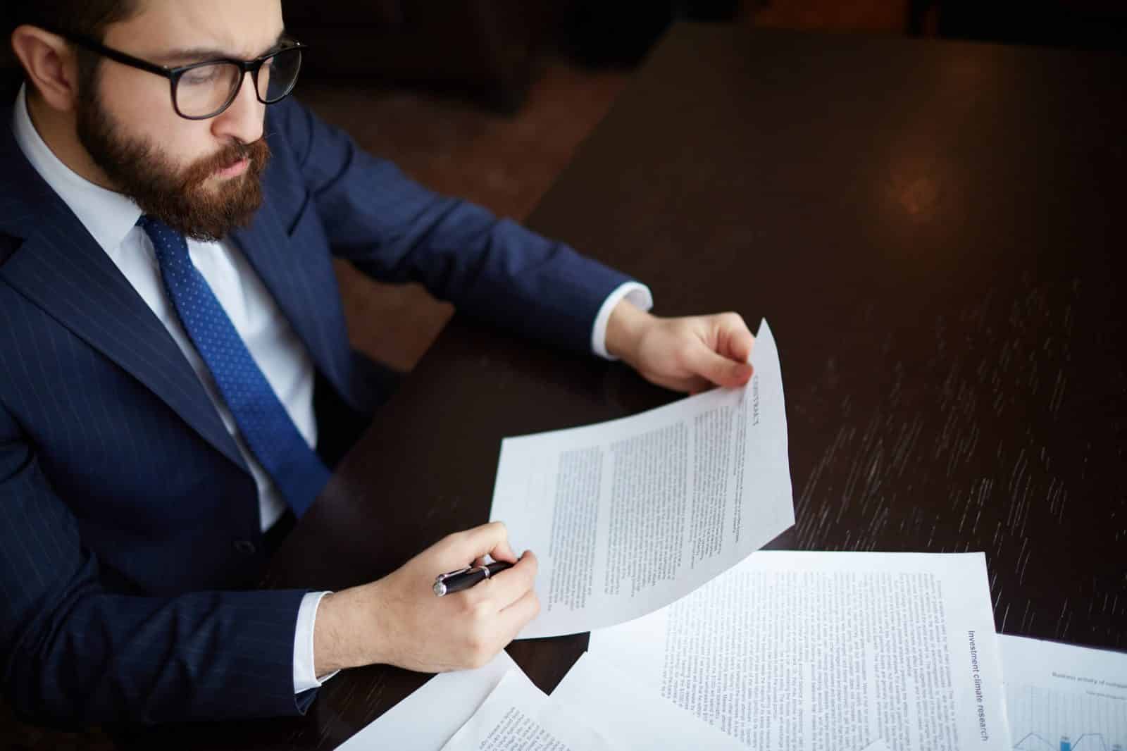 Steuerfahndung im Unternehmen: Was im Betrieb passiert und wie Sie richtig reagieren